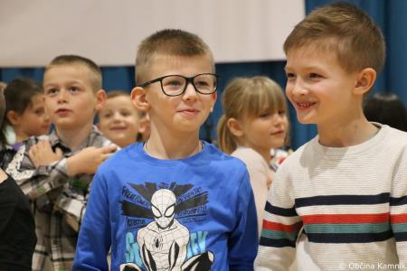 Otroci Osnovne šole Marije Vere Mi smo svet, mi smo otroci (33)